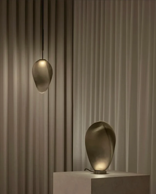 Sculptural aesthetic • SOLACE • mouth-blown glass • jewels of light
.
.
.
#lightplanning #lightdesign #light #heliolights #archilovers #exclusive #lighting #highend #bespoke #authentic #rossgardam #tailormade #architecturalelements #voguemagazine #adstyle #architecture #interior #interiør #inspo #homeinspo #instadesign #instainspo #availablefromheliolights #dealer #lightarchitects #dezeen #elledecor #worldofarchitecture #interiorglobe #architecturaldigest